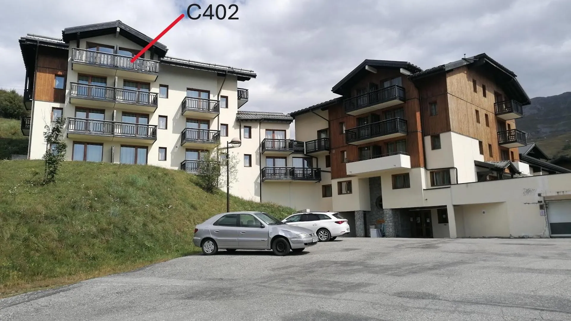 Plein Sud, Grande Piece De Vie, Vue Imprenable Sur Les Montagnes Et Parking Couvert Prive
